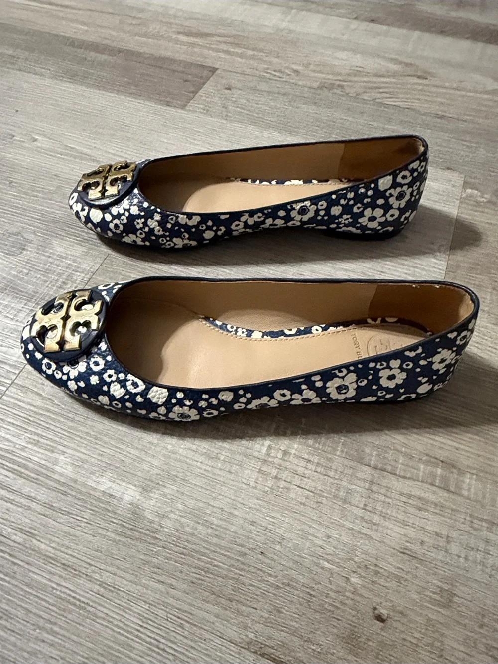 Women’s Tory Burch flats 💙
